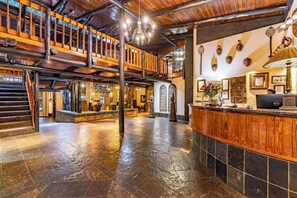 Lobby - Pine Lake Inn (Mbombela)