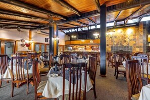 Dining - Pine Lake Inn (Mbombela)