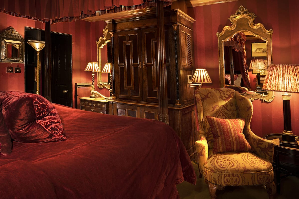 1 Schlafzimmer, hochwertige Bettwaren, Minibar, Zimmersafe