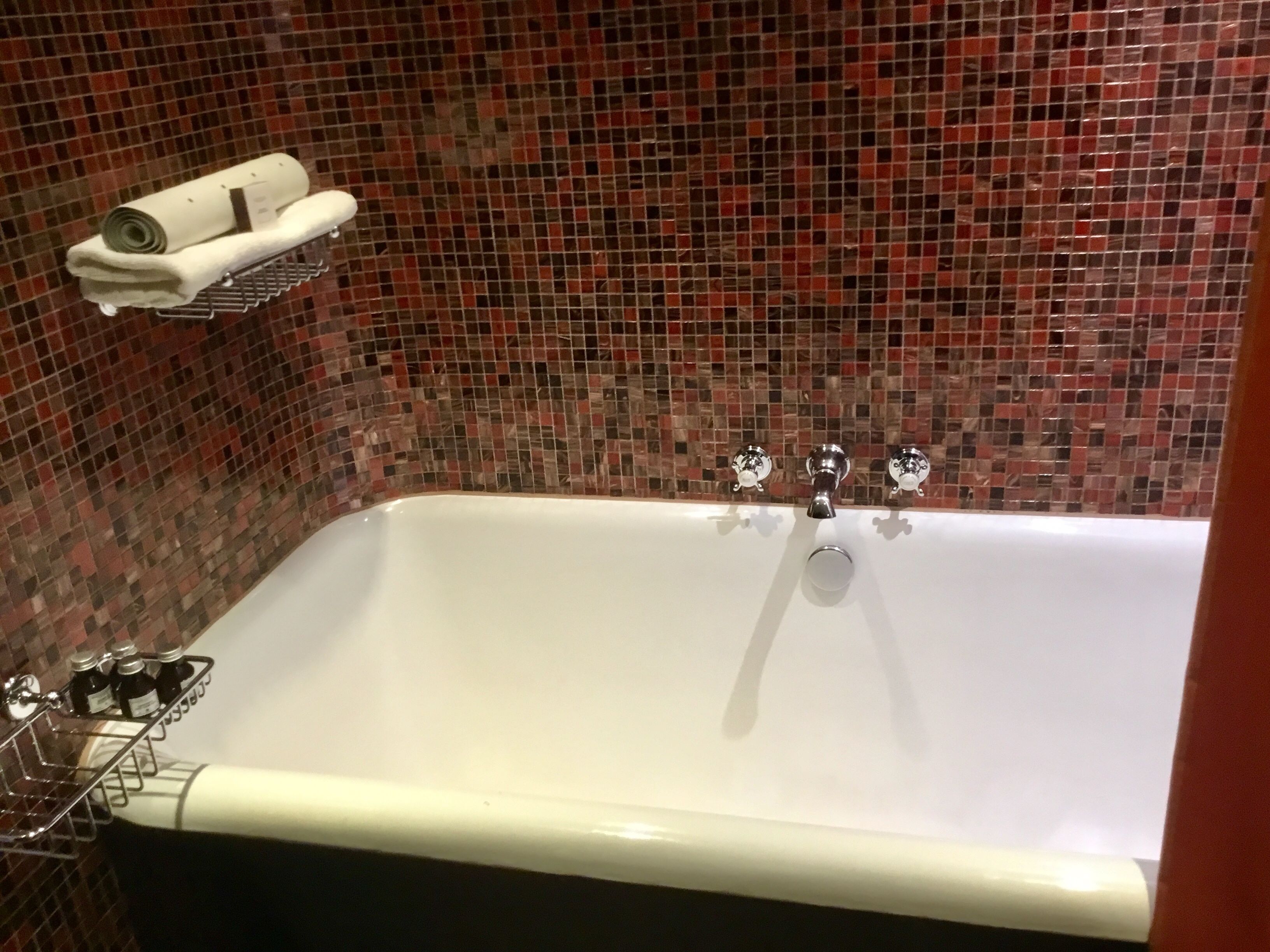 allan ramsay suite | deep-soaking bathtub