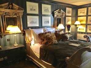 Allan Ramsay Suite | Hypo-allergenic bedding, minibar, in-room safe, iron/ironing board