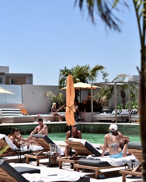 Outdoor pool, pool cabanas (surcharge), pool umbrellas - The Ritz Cape Town (Cape Town)
