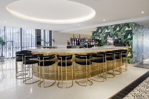 3 bars, bar en bord de piscine