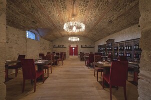 Serviço de jantar, culinária italiana, vistas para o jardim 