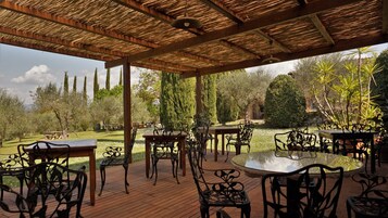 Daily buffet breakfast (EUR 10 per person)