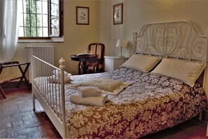 Minibar, Zimmersafe, individuell dekoriert, individuell eingerichtet