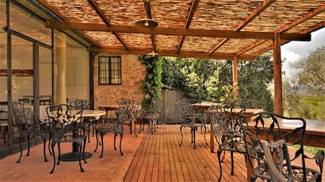 Desayuno buffet diario (EUR 10 por persona)