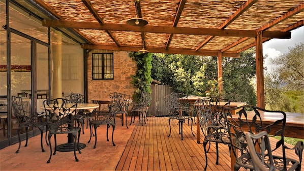 Desayuno buffet (EUR 10 por persona)