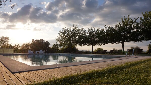 Außenpool, Liegestühle