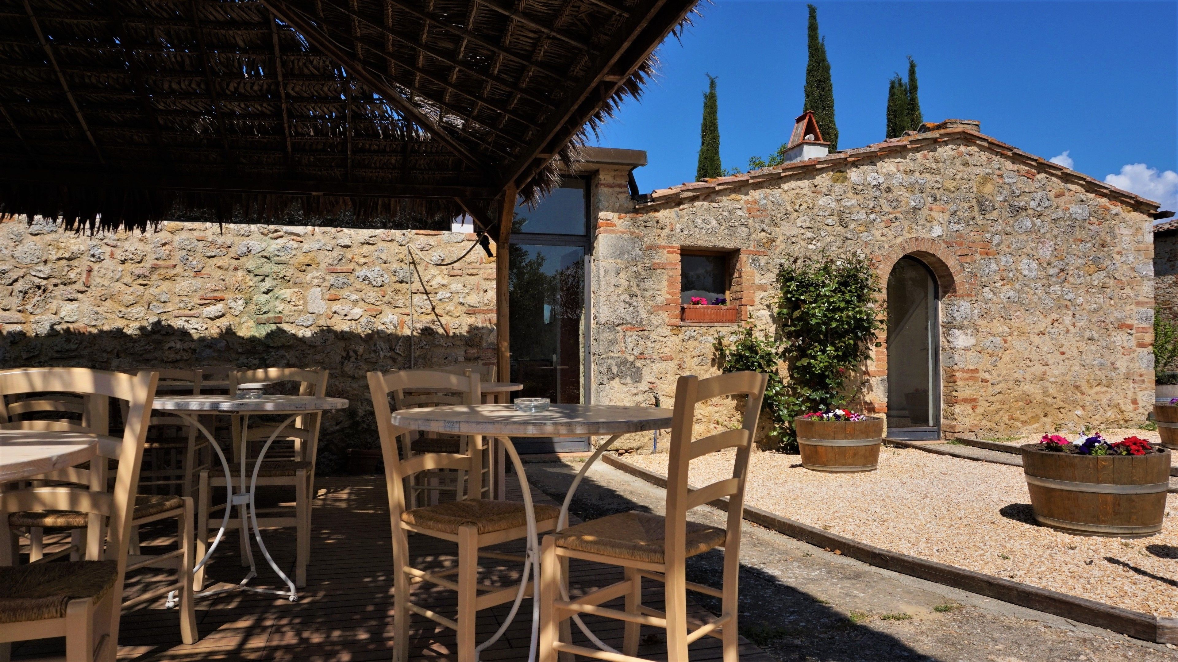 Petit déjeuner buffet (10 EUR par personne)