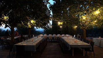 Outdoor dining