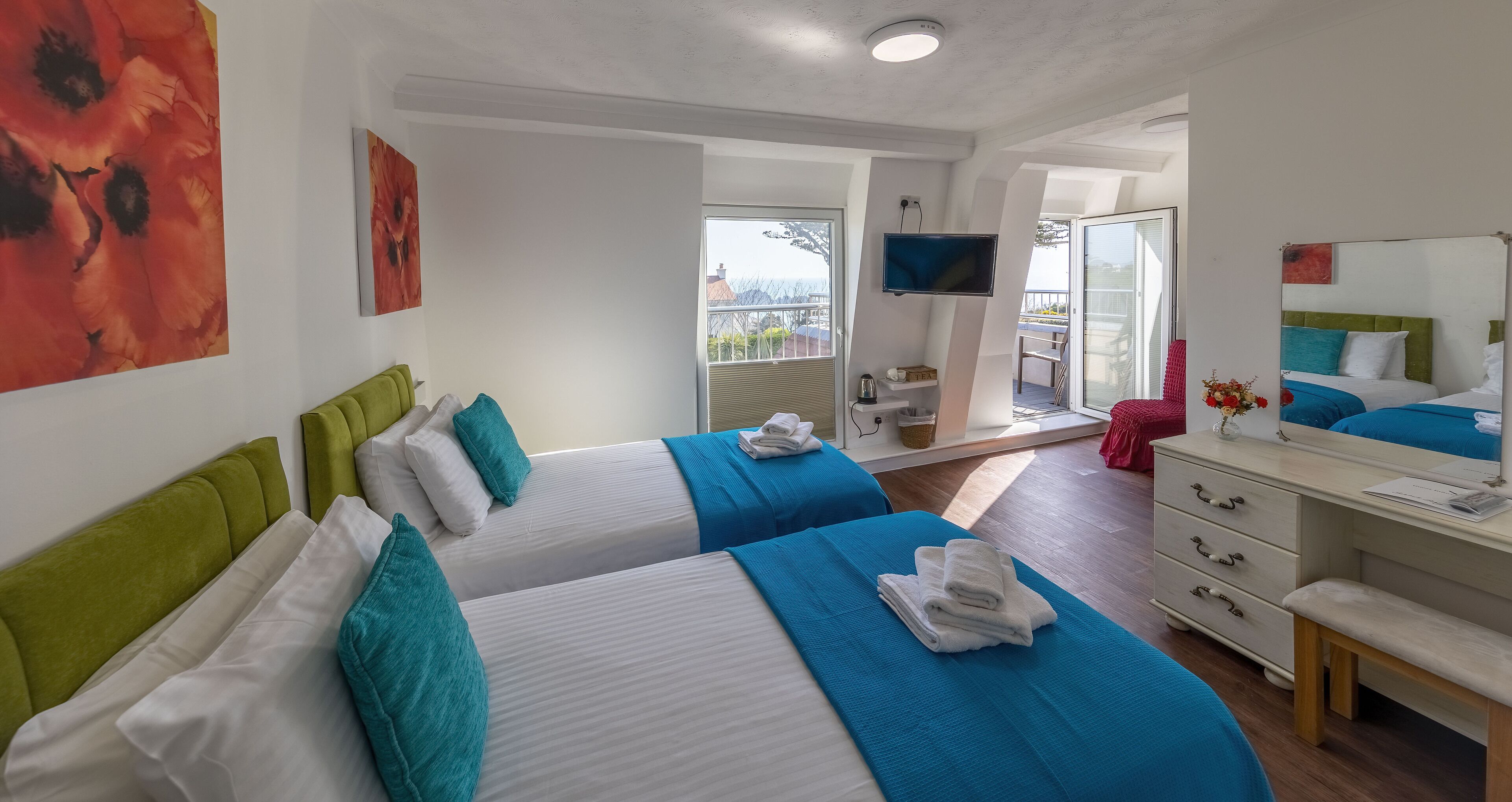 superior twin room | desk, iron/ironing board, bed sheets