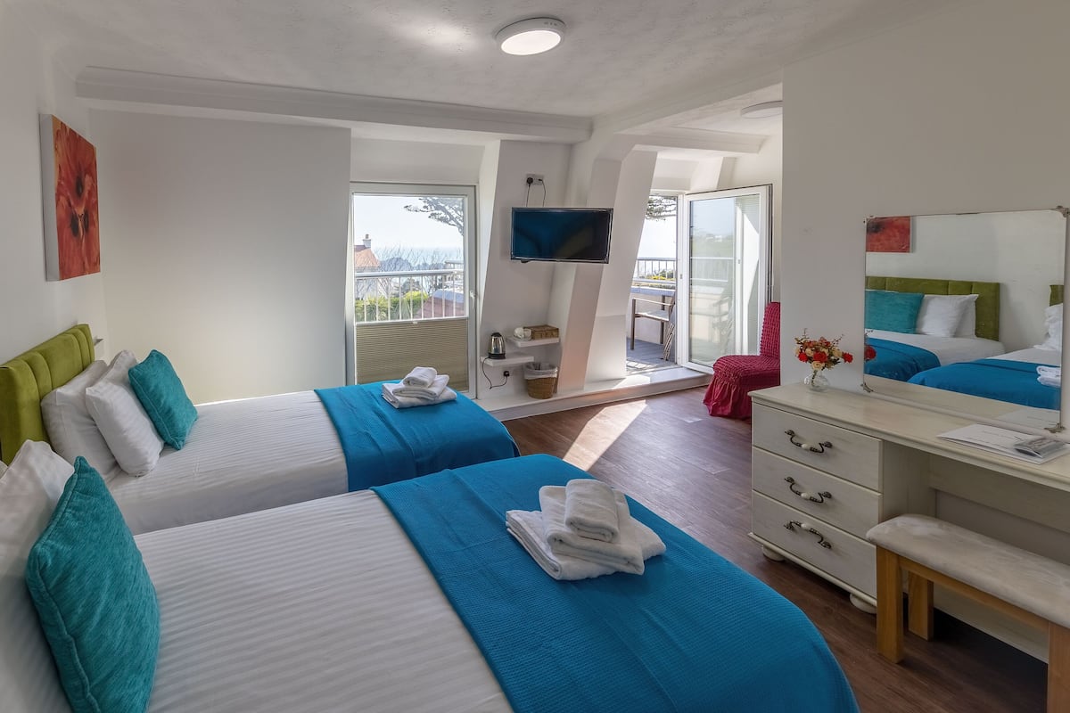 superior twin room | desk, iron/ironing board, bed sheets