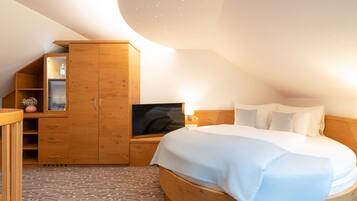 Comfort-Suite, 1 Schlafzimmer, Nichtraucher, Balkon | Allergikerbettwaren, Pillowtop-Betten, Minibar, Zimmersafe