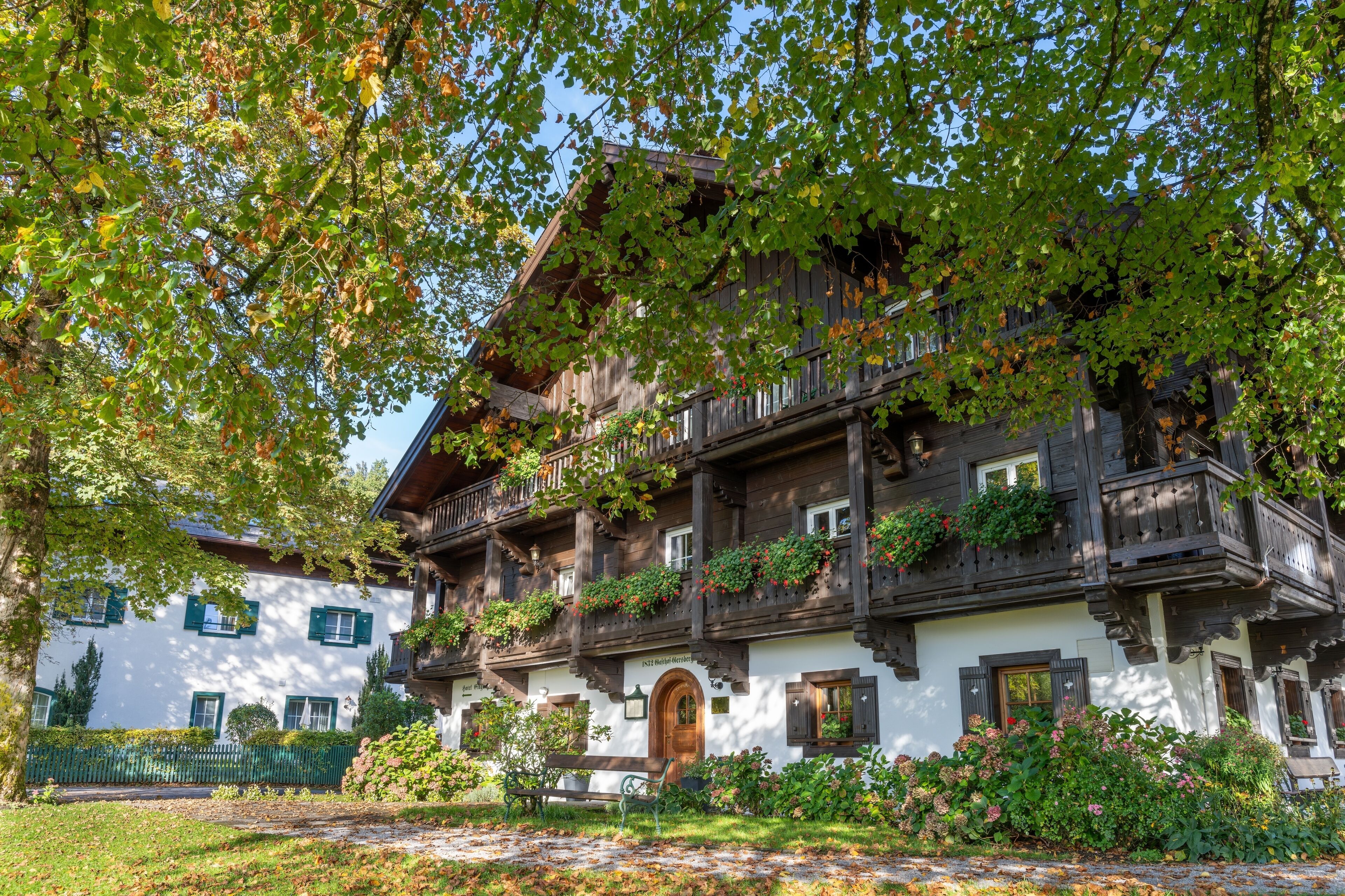 Foto - Romantik Hotel die Gersberg Alm mit Panorama über Salzburg und Outdoorpool ab Mai