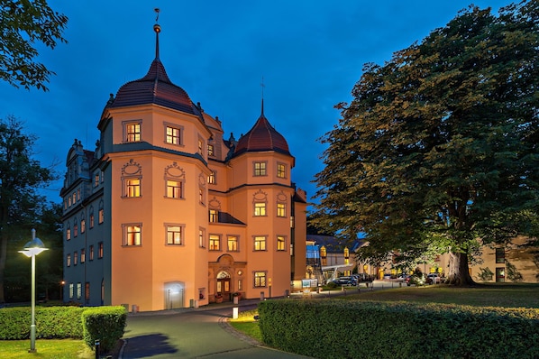 Fassade der Unterkunft – Abend/Nacht