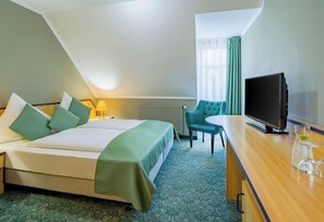 Classic Double Room | 1 bedroom, desk, free WiFi - Schlosshotel Althörnitz (Bertsdorf-Hoernitz)
