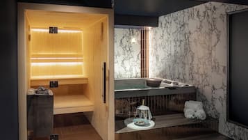 Indoor spa tub