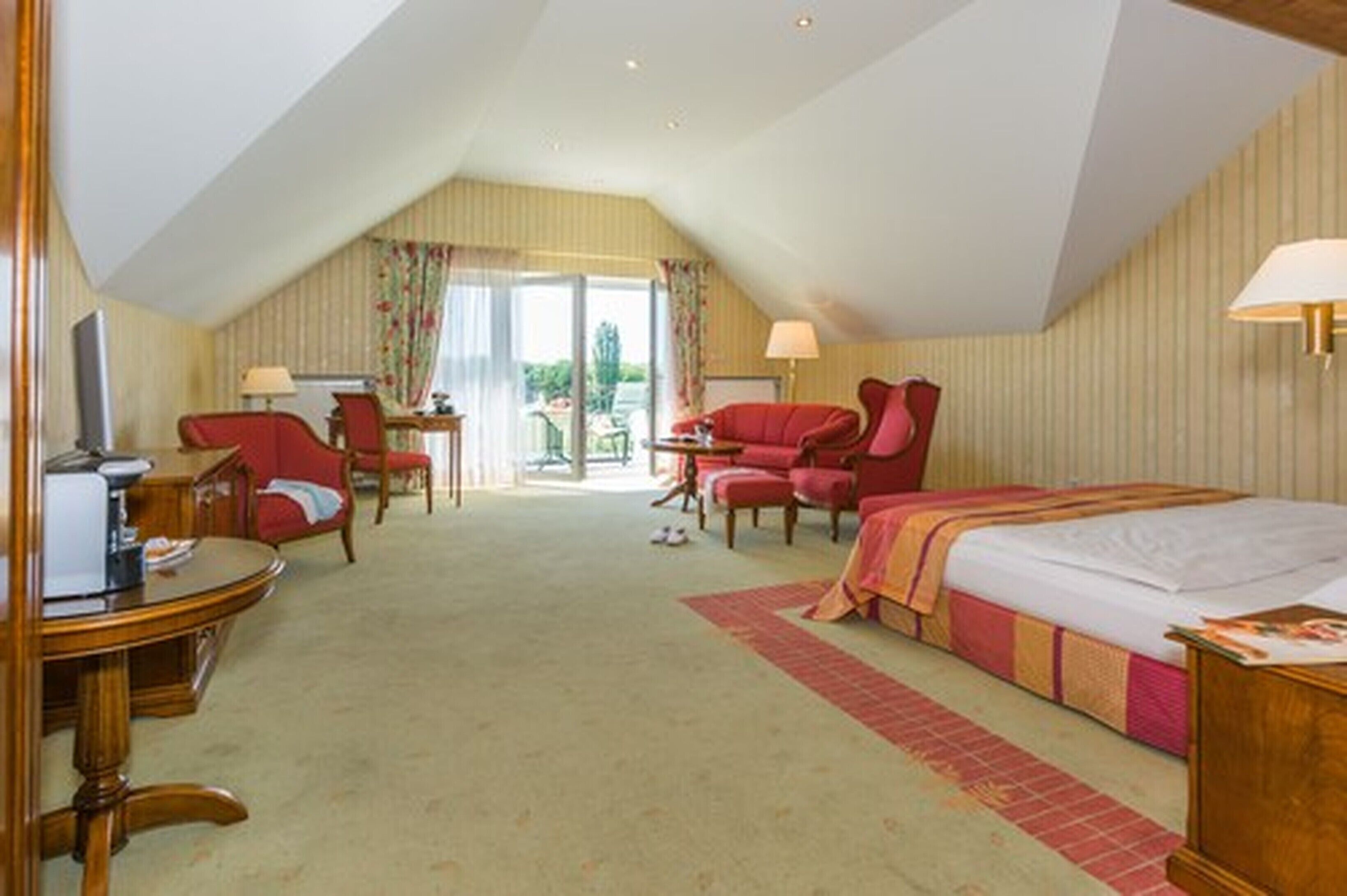 Hypo-allergenic bedding, down duvets, minibar, in-room safe