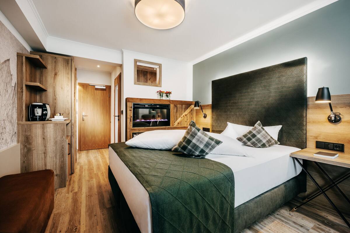 Habitación individual | Ropa de cama hipoalergénica, edredones de plumas, minibar y caja fuerte