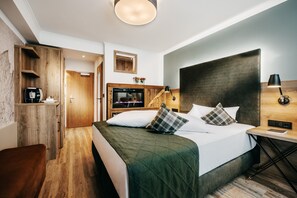 Habitación individual | Ropa de cama hipoalergénica, edredón y minibar 