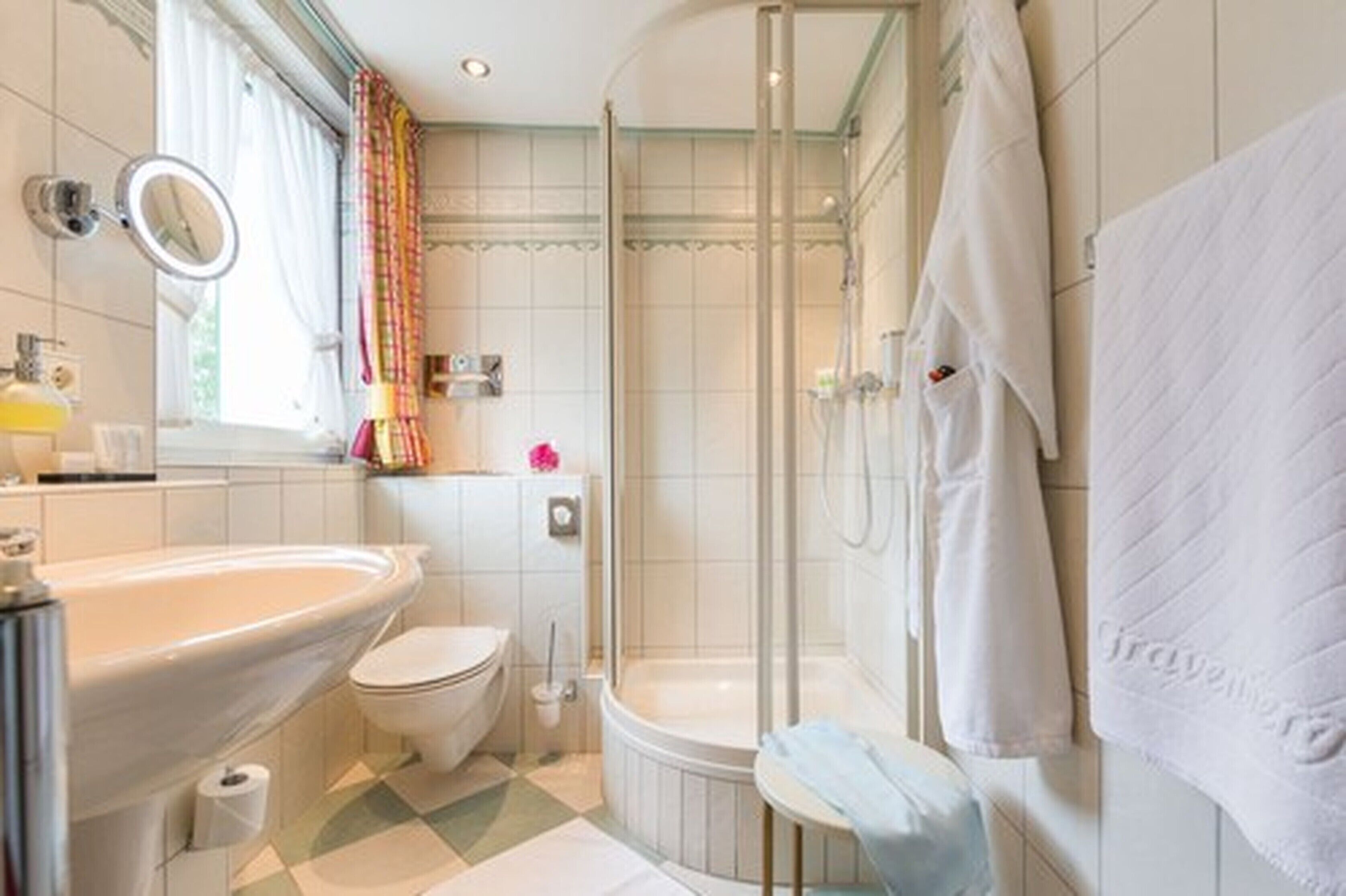 standard single room | bathroom | free toiletries, hair dryer, bathrobes, slippers