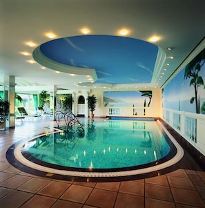 Indoor pool, pool loungers