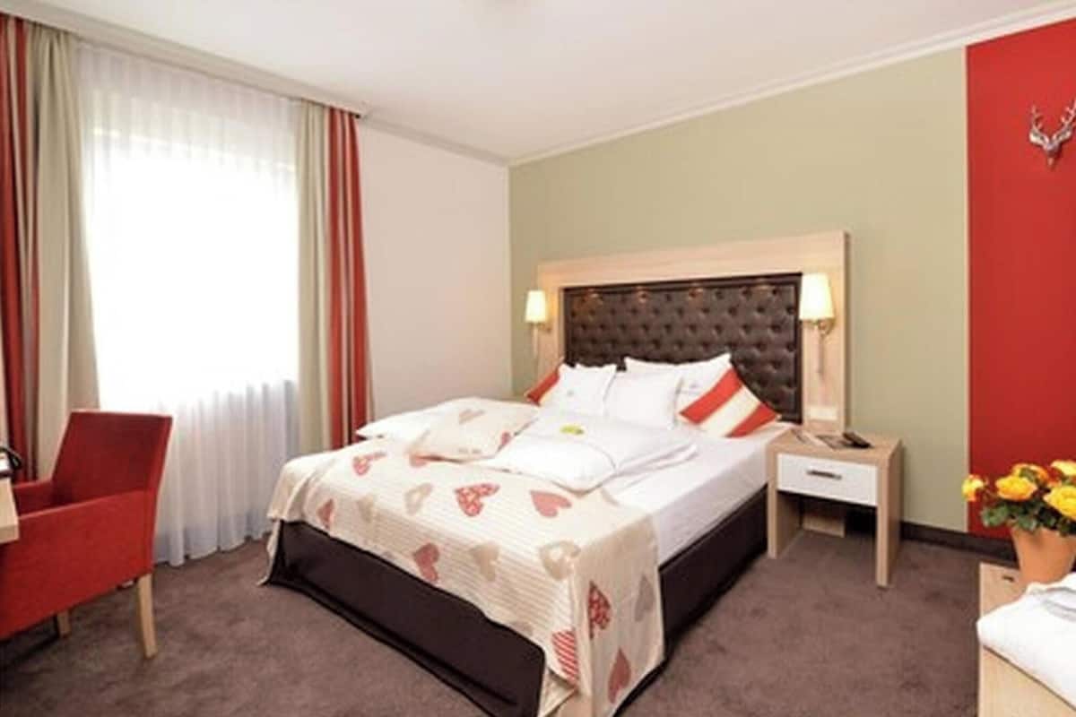 Hypo-allergenic bedding, down comforters, minibar, in-room safe