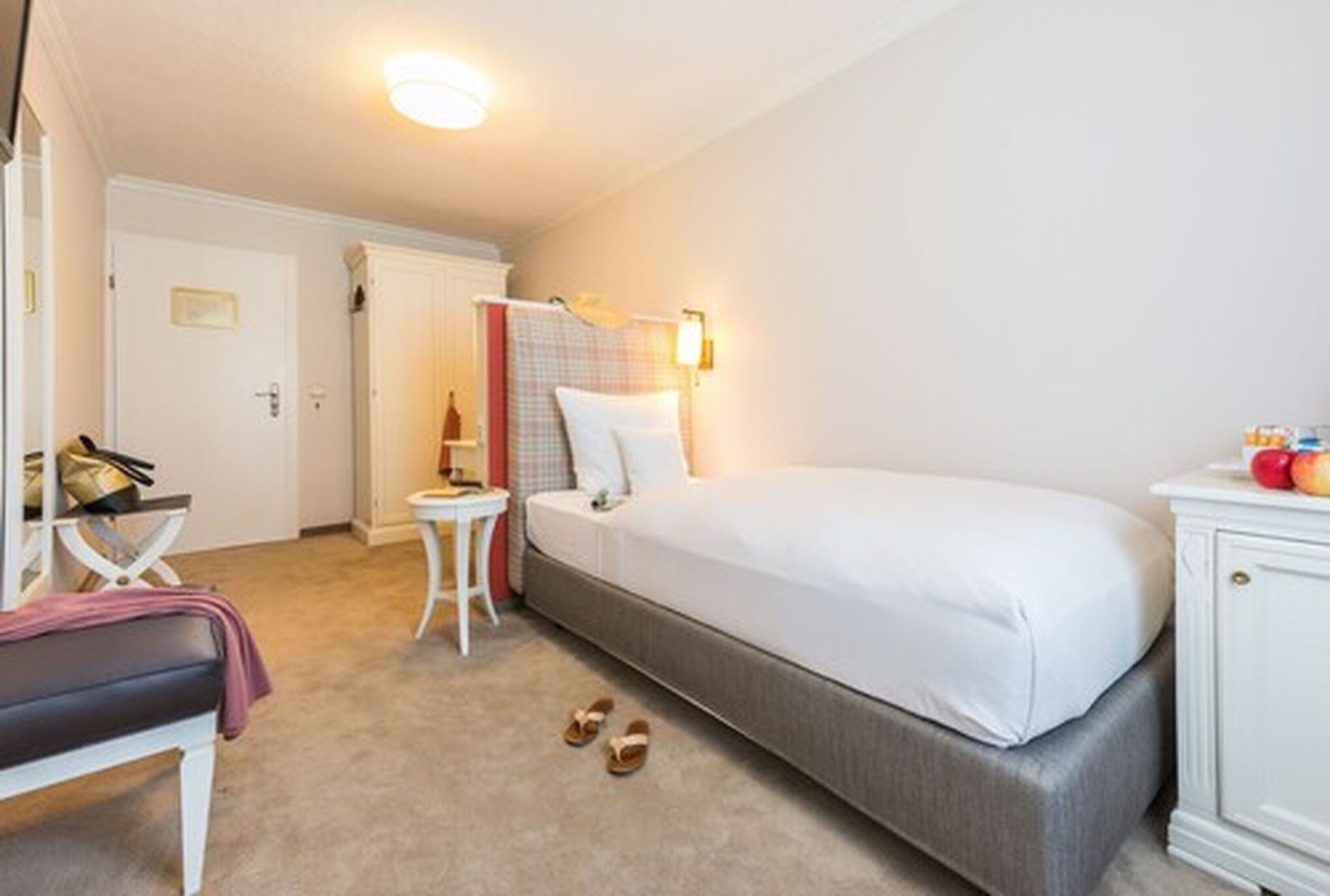 Hypo-allergenic bedding, down duvets, minibar, in-room safe