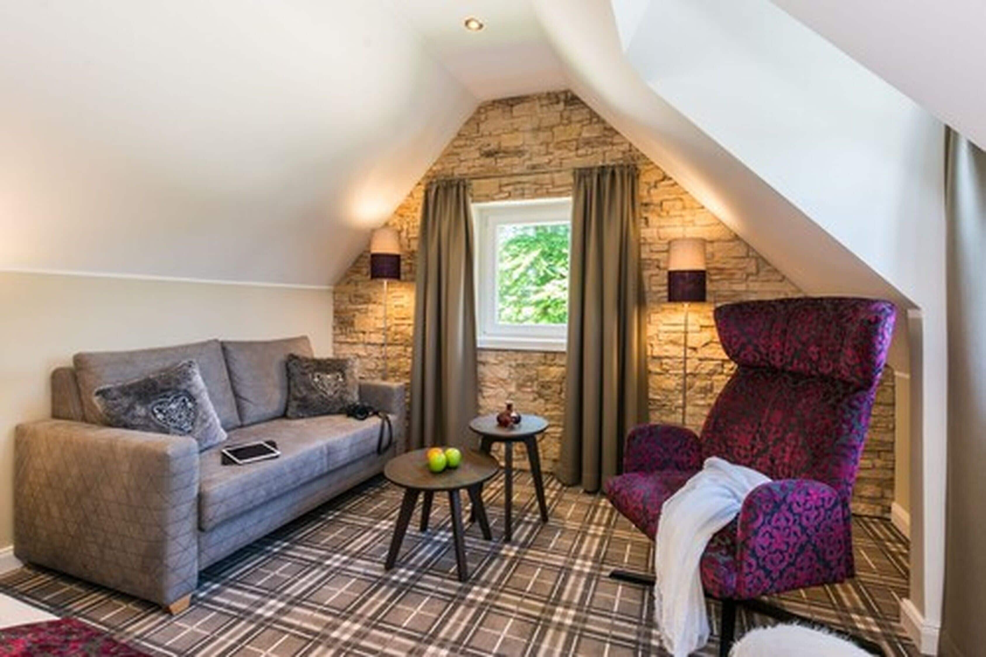 1 bedroom, hypo-allergenic bedding, down duvets, minibar