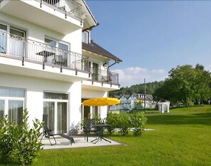 Front of property - Lohmann's Romantik Hotel Gravenberg (Langenfeld)