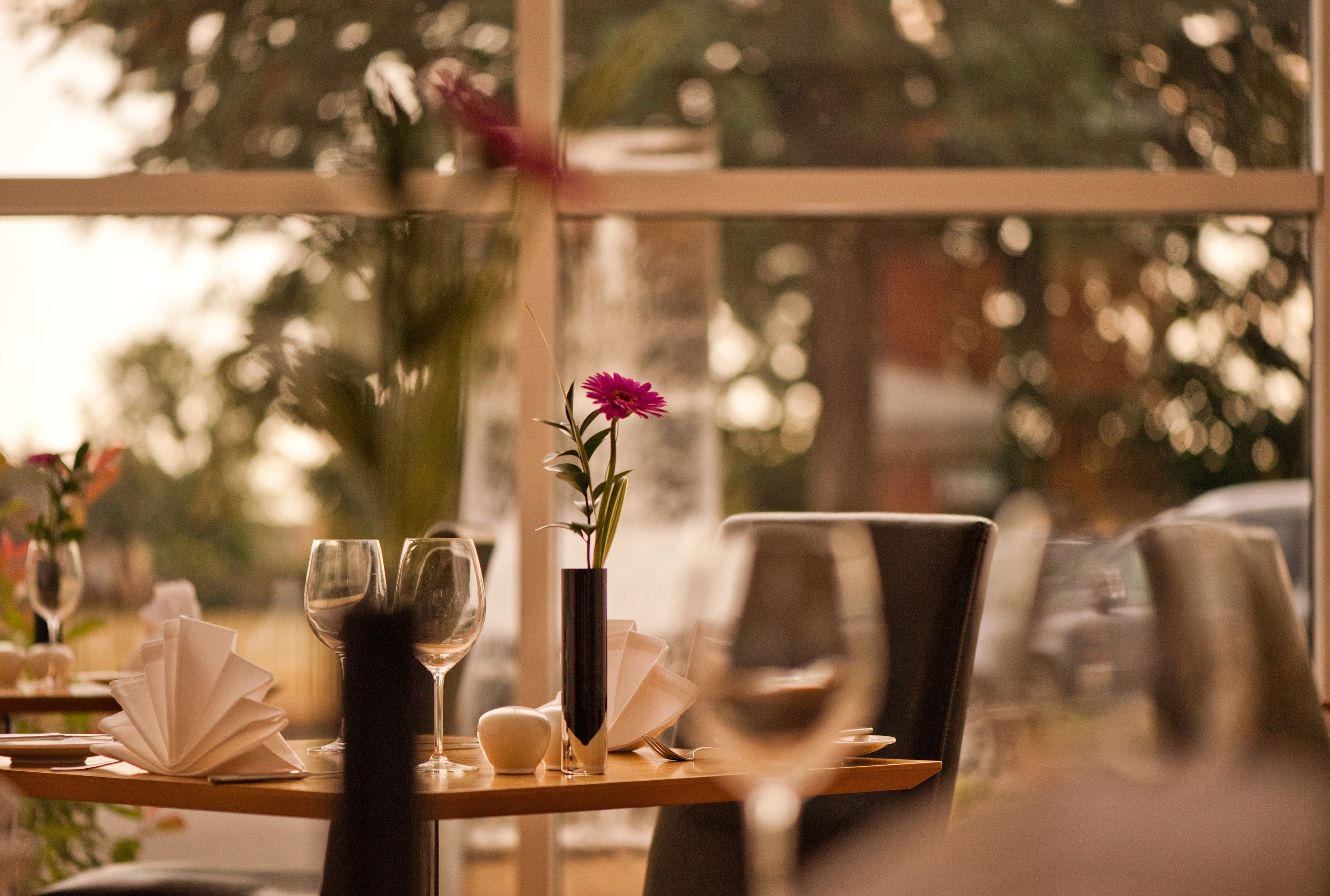 Se sirven desayunos, comidas y cenas con vista al jardín 