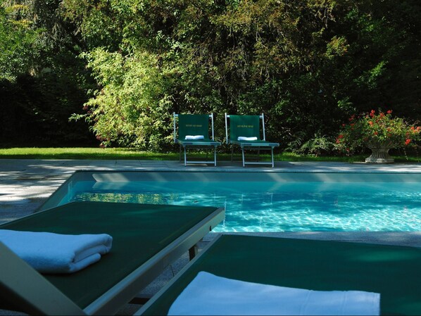 Outdoor pool, pool loungers