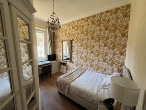 Chambre économique double | 1 chambre, coffre-fort, bureau, fer et planche à repasser