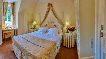 Coffres-forts dans les chambres, bureau, fer et planche Ă repasser