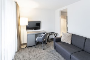 Junior Suite | Living area | TV