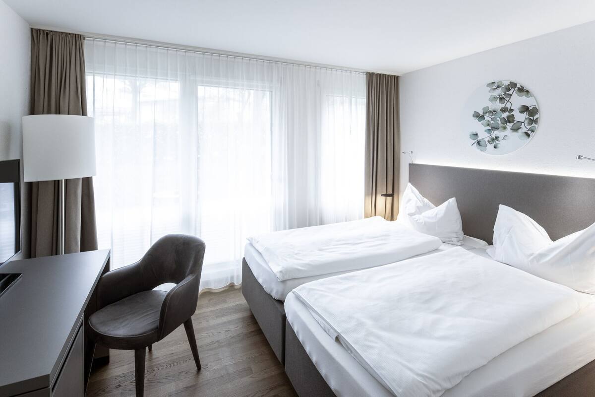 Double Room (incl. SPA entrance) | In-room safe, desk, WiFi (free)
