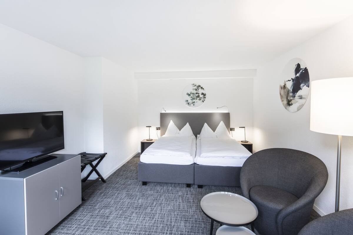 Junior Suite | In-room safe, desk, WiFi (free)
