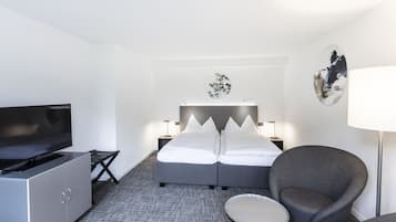 In-room safe, desk, free WiFi