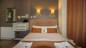 Double Room | Pillowtop beds, in-room safe, soundproofing, WiFi (free)