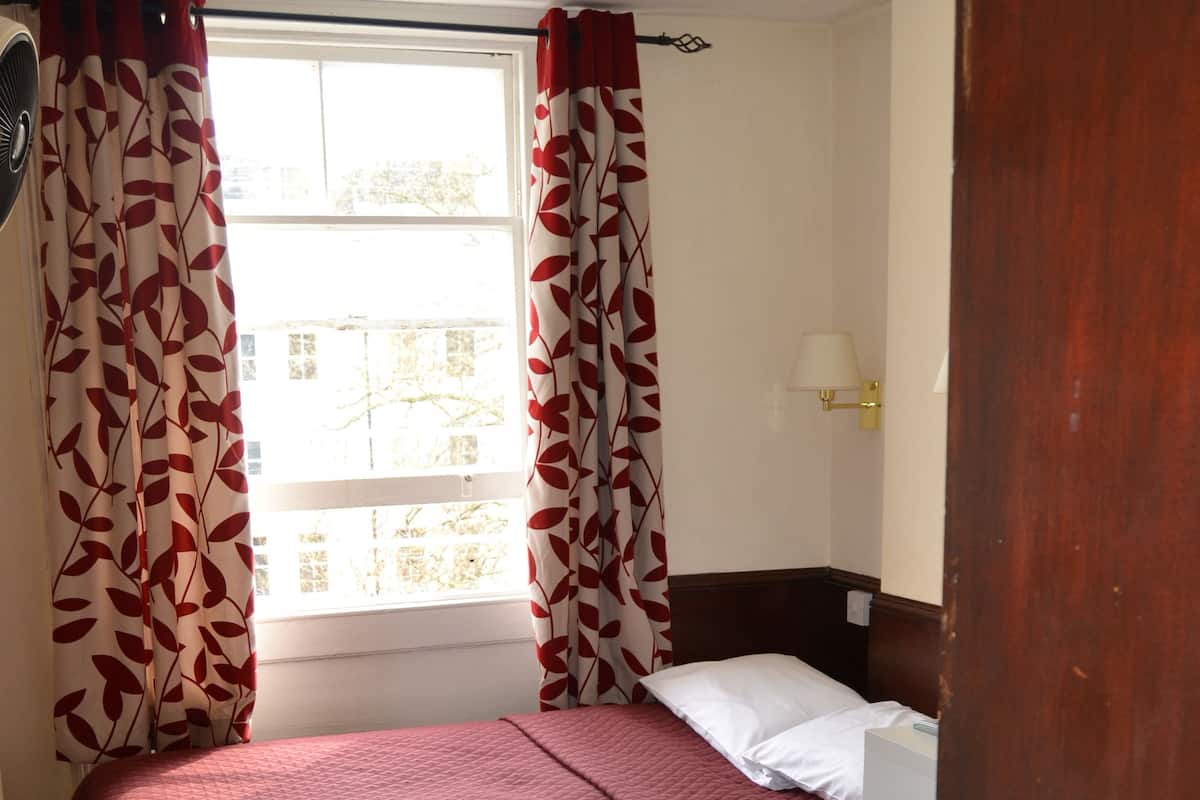 Kamar Double | Bantalan ekstra lembut, brankas, kedap suara, dan Wi-Fi gratis