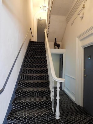 Staircase - Hyde Park Court Hotel (London)