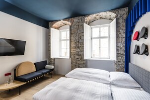 Deluxe Double Room | Hypo-allergenic bedding, minibar, in-room safe, individually furnished