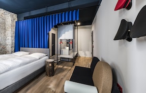 Allergikerbettwaren, Minibar, Zimmersafe, individuell eingerichtet