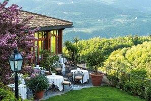 Frühstück, Mittagessen, Abendessen, Blick auf den Garten 