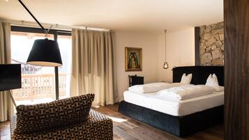 Deluxe-Doppelzimmer | Hochwertige Bettwaren, Minibar, Zimmersafe, individuell dekoriert