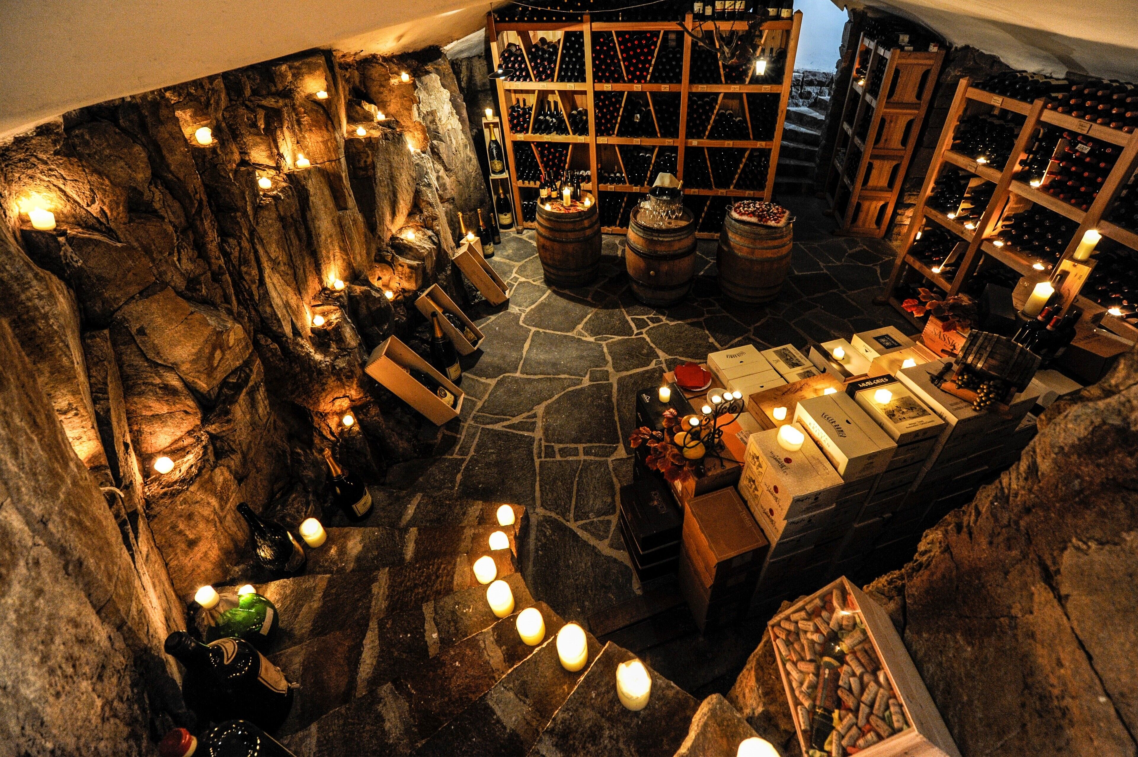 breakfast, lunch, dinner served; garden views