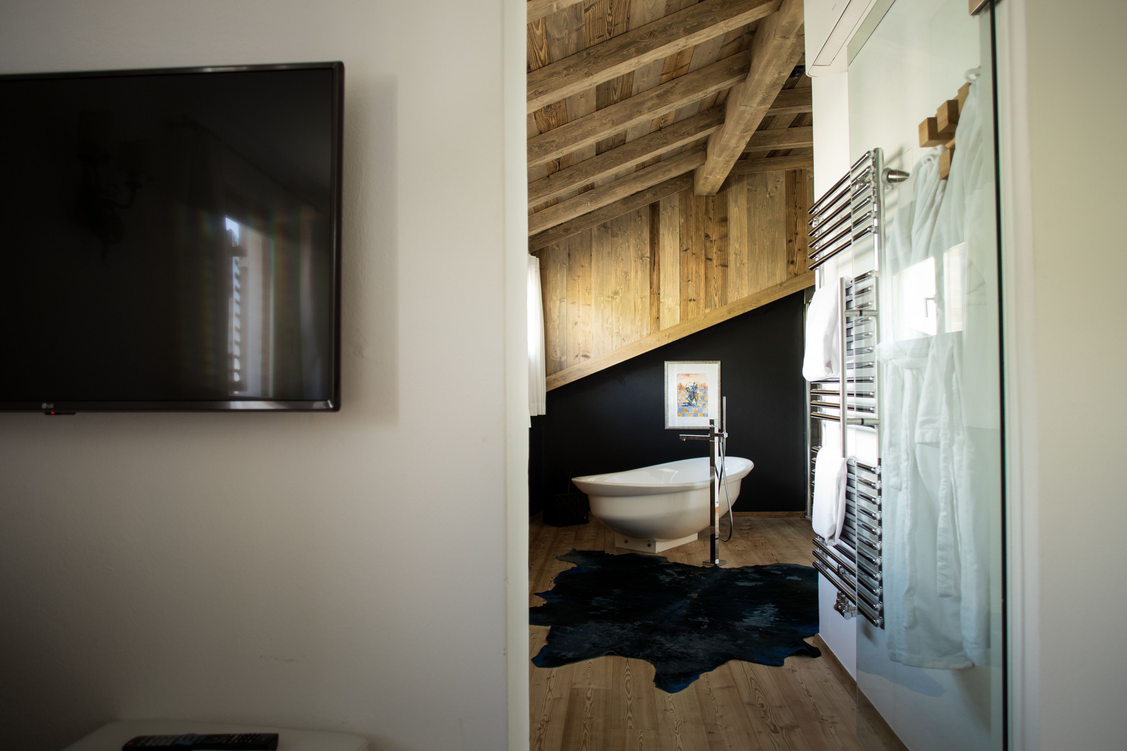 comfort double room | bathroom | free toiletries, hair dryer, bathrobes, slippers