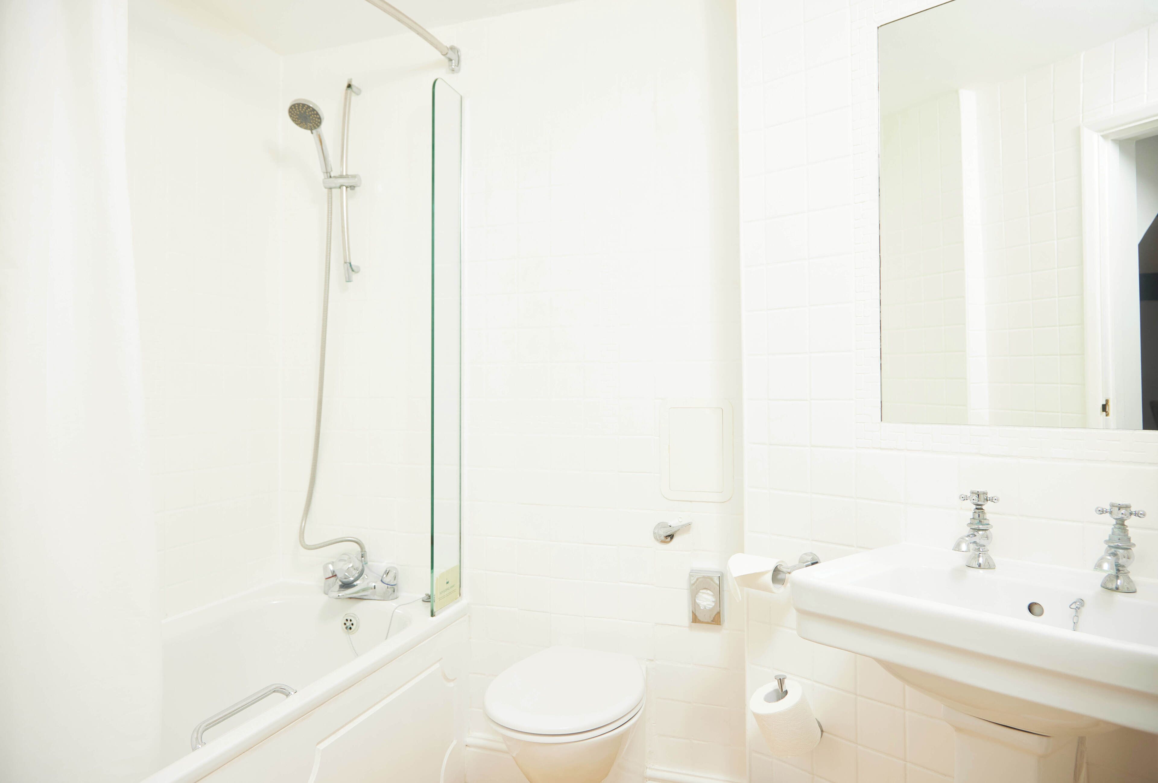 Superior Double Room | Bathroom | Hair dryer, towels