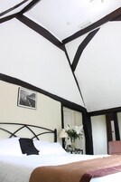 Doble estándar | Tabla de planchar con plancha, cunas, wifi